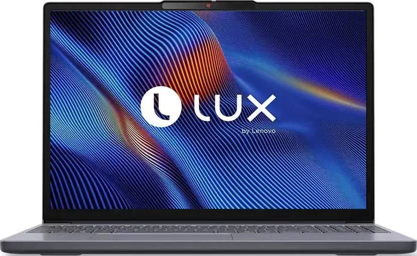Visão frontal do notebook Lenovo IdeaPad Slim 3 em uso